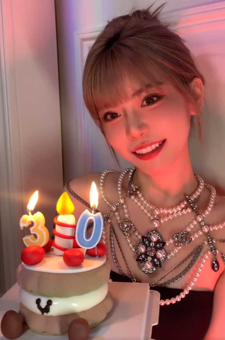 分扣光再走？周淑怡迈入30岁“老女人”行列，回应是否退鱼换平台(图1)