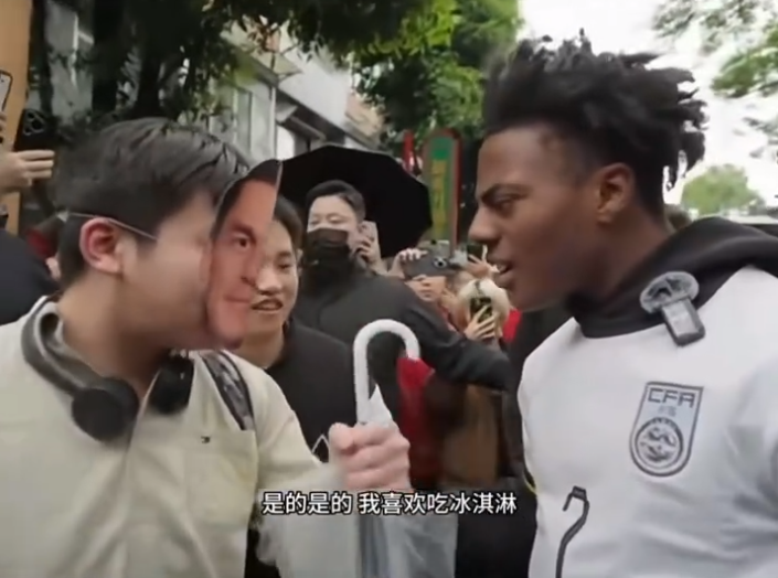 1.2亿粉丝“甲亢哥”成都直播人气炸裂，刘二狗不如方丈会拉拢人心(图3)