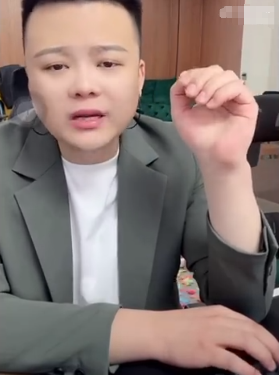 1.2亿粉丝“甲亢哥”成都直播人气炸裂，刘二狗不如方丈会拉拢人心(图4)