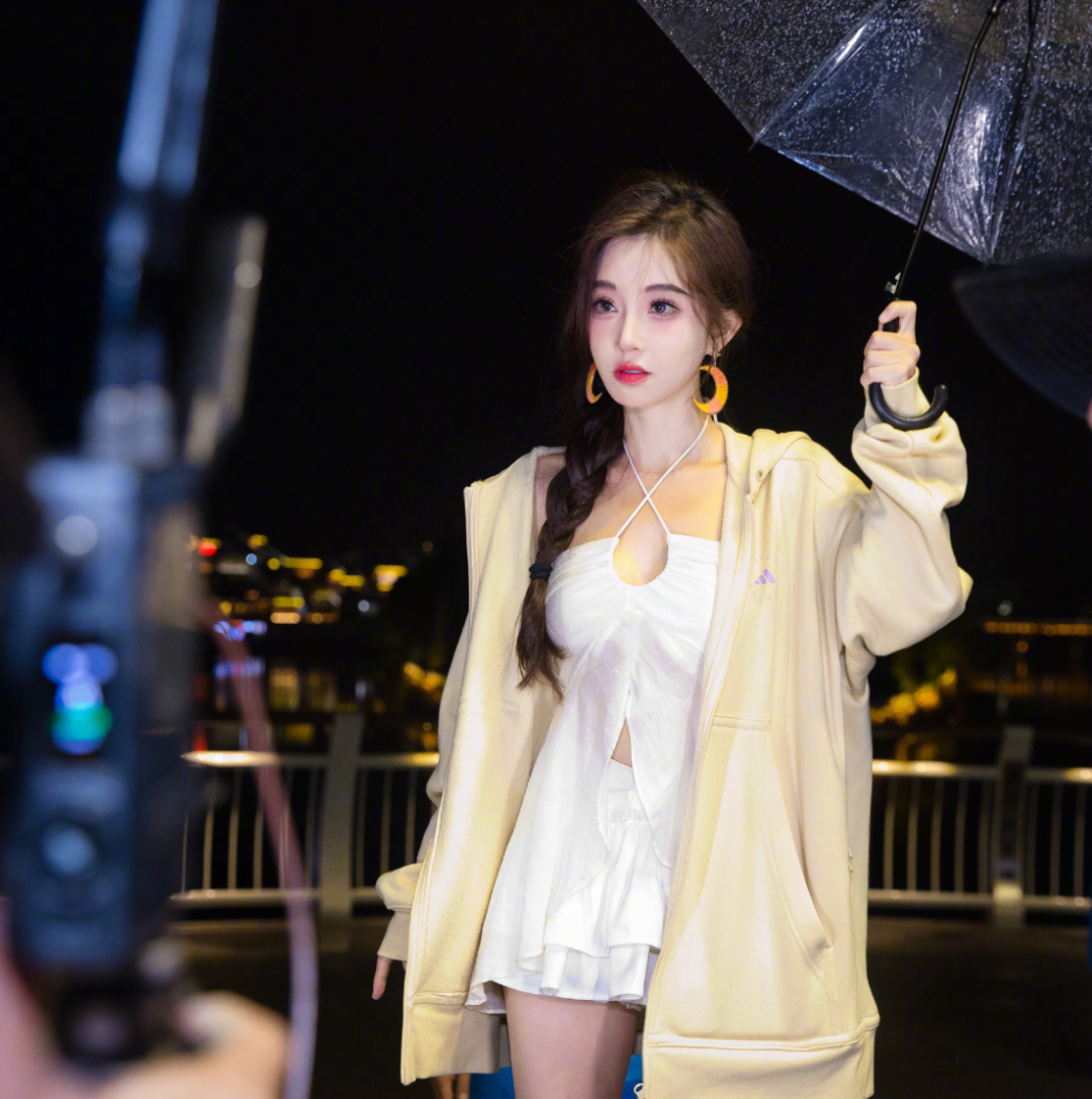 一毛钱的面膜敢用吗，我就敢！冯提莫讲述因捡便宜变成“激素脸”(图1)