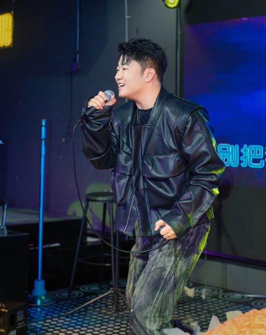 牌牌琦禁止无关账号用公司资源变现！网红白小白否认自己是明星(图5)