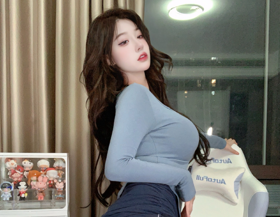 女网红否认是福利姬，不要再说买到我的写真了，那是年少无知拍的(图5)