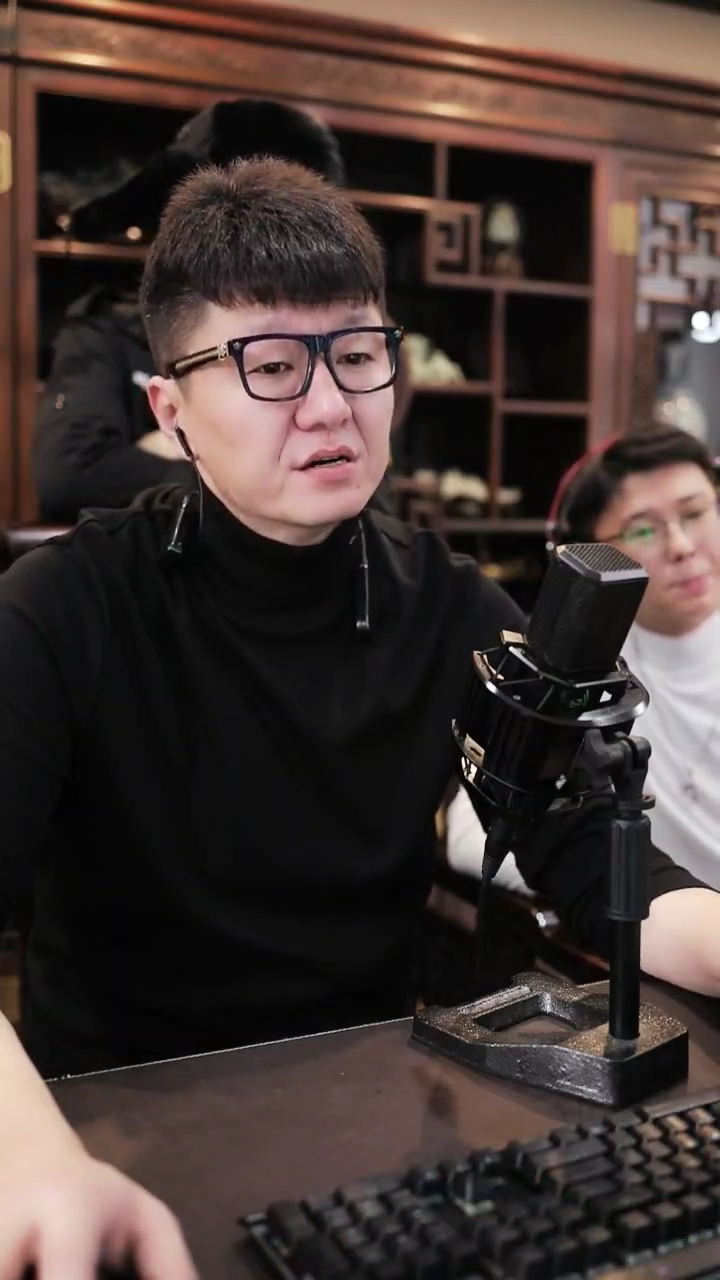 女主播直播丁一穿着浴袍就出来了?被说偷梁换柱,大佛:1900万买的公会(图4)