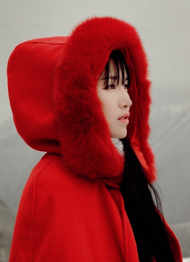 曾“鲸落万物生”，李子柒时隔三年回归，连更2条作品再登顶流(图1)