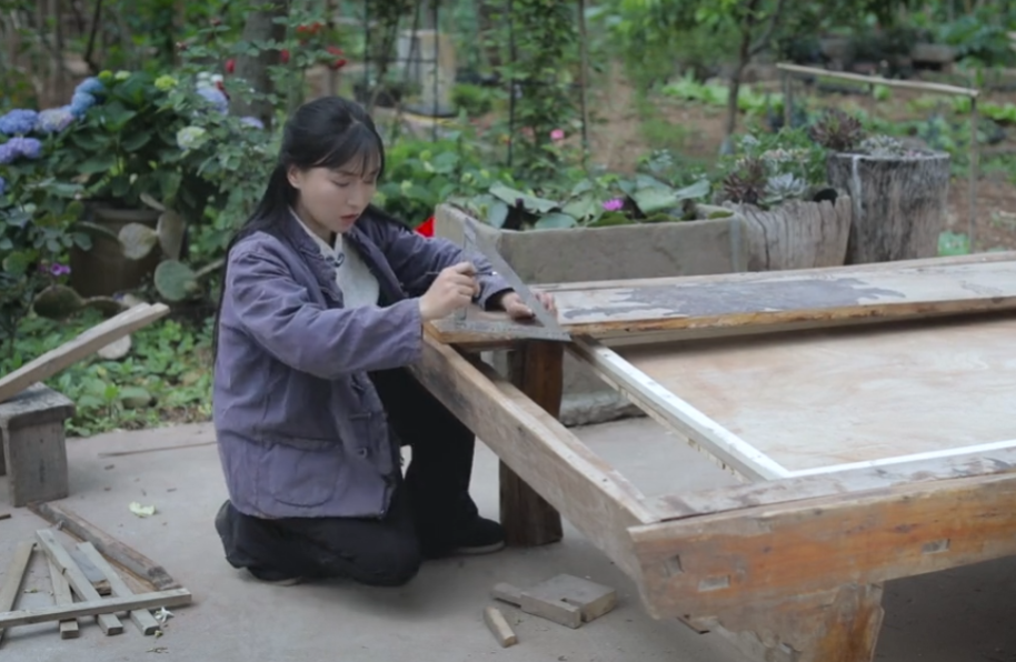 曾“鲸落万物生”，李子柒时隔三年回归，连更2条作品再登顶流(图2)