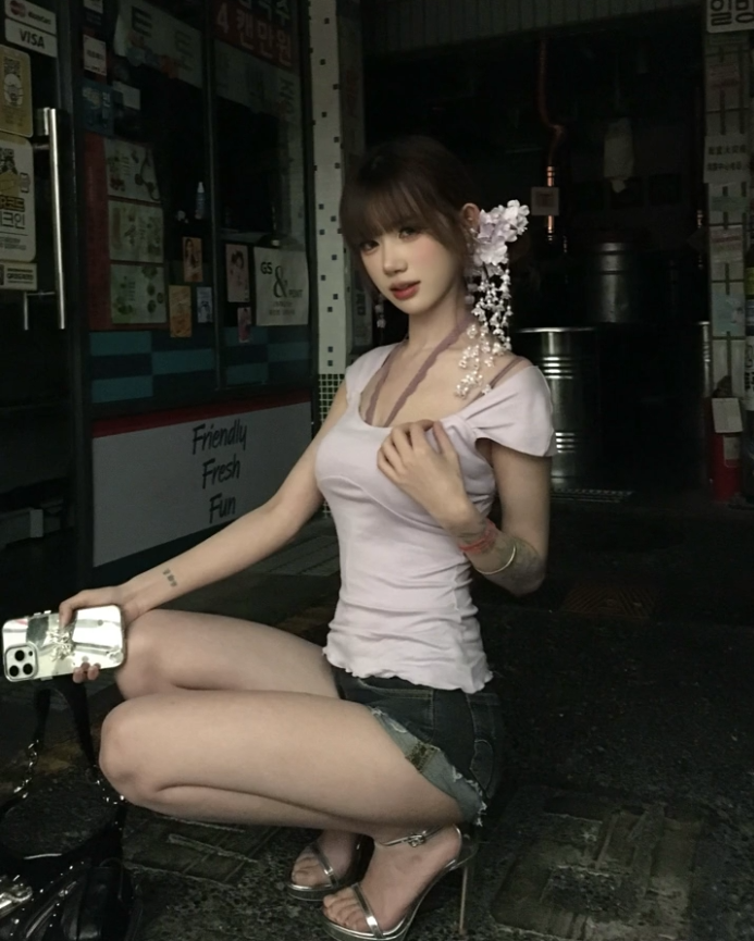 女网红被爆私生活混乱，两男友安排在同一家酒店？发文致歉前男友(图1)