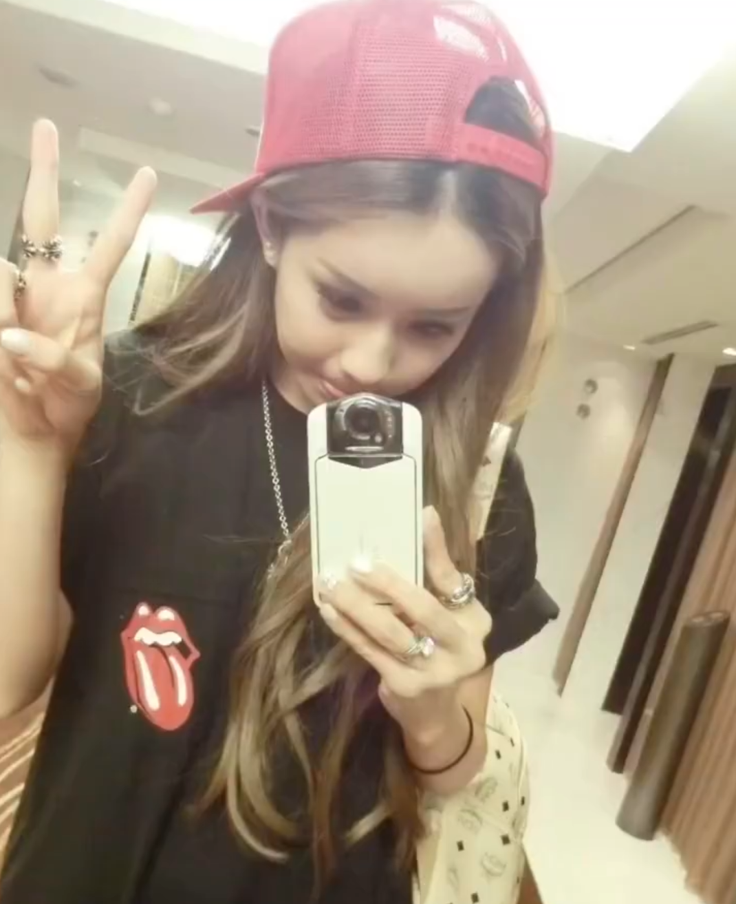 韦雪自曝经济困难，2000块都掏不出？沈曼喊话：不需要朋友，拼到今天靠的是自己(图3)