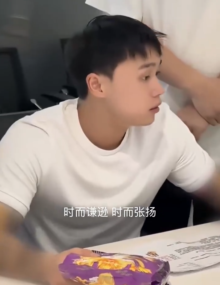 方丈回怼网友:我满嘴脏话却修路捐钱!伽柏力挺刘二狗,为你重启账号!(图3)