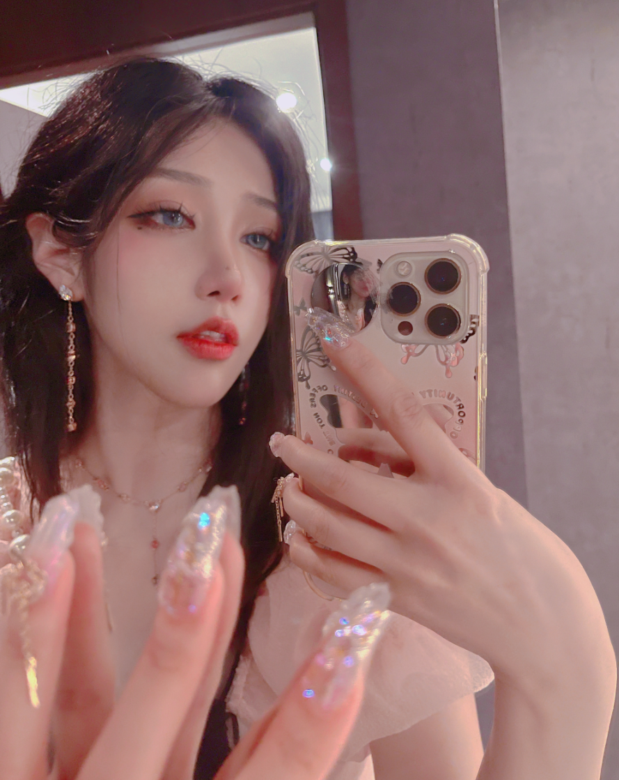 身材好就露出来？美女Coser被公司逼着擦边？发布17分钟视频道歉(图1)