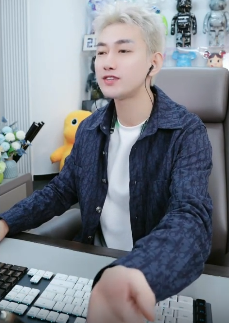 阿哲谈带货，破千万必定哭！暗签主播老塔再专场阿哲，回应聊天记录(图1)