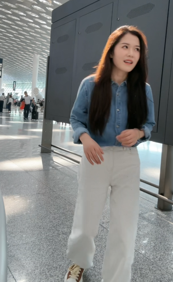 辛巴受邀直播中国航展，太土了，仙洋让小美御姐学小伊伊衣品穿搭(图7)