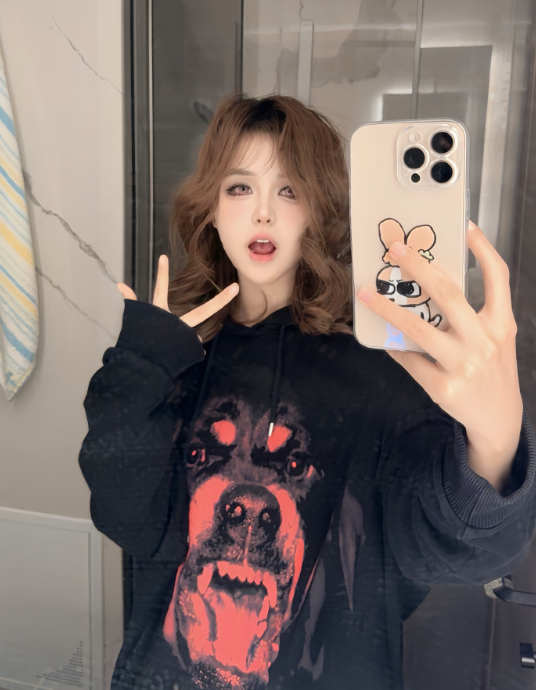 “斗鱼五姐”纳豆回归，出走四年混得不好？斗鱼开始召回计划了？(图6)