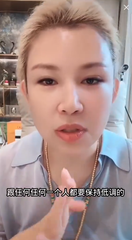 初瑞雪和辛巴大女儿辛梓宁合体直播!驴姐犀利忠告:别炫富、别借钱(图4)