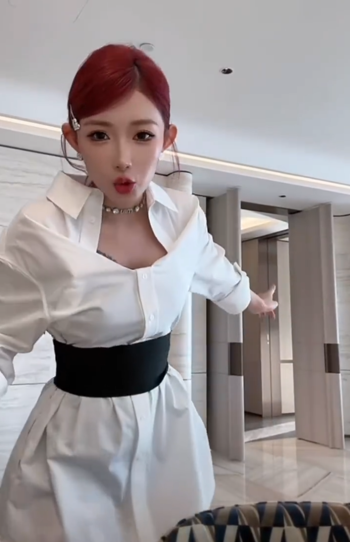 小伊伊直播晒上亿杭州豪宅!王小源讲述与方丈关系隔阂原因(图1)