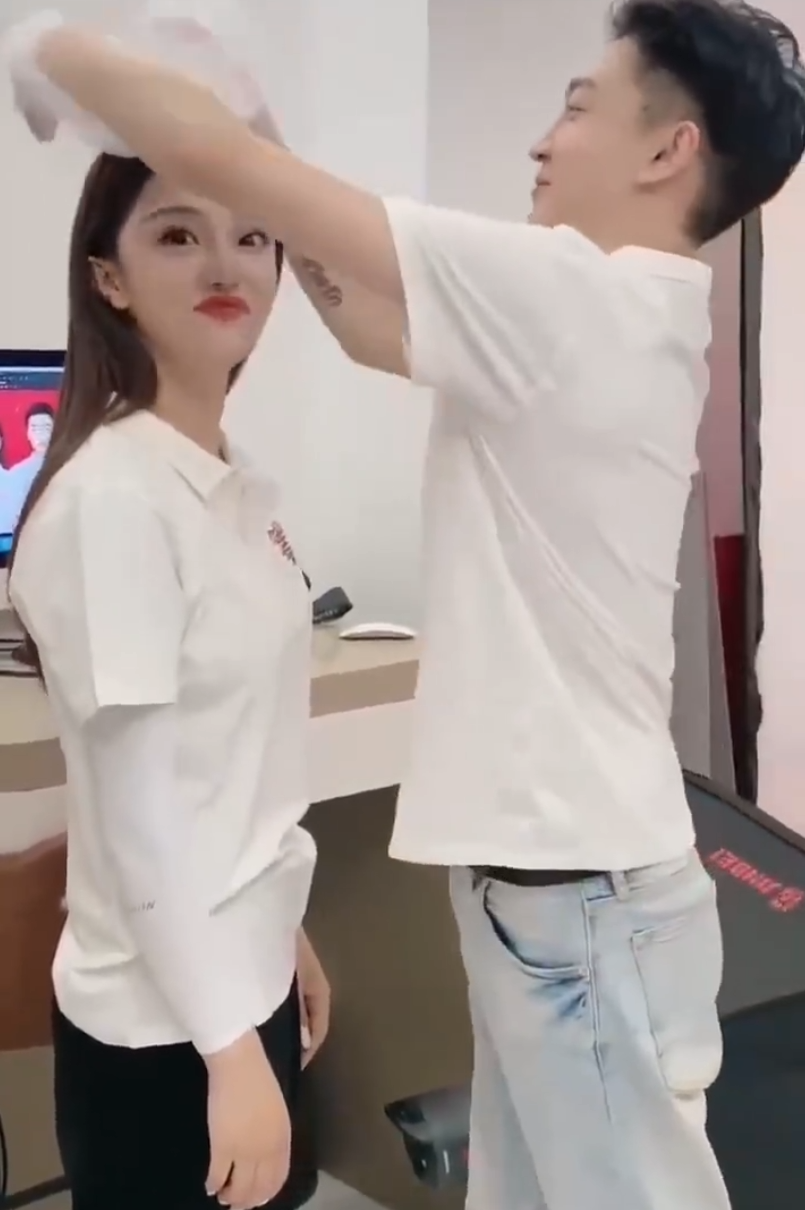 小白龙正式入驻KS,方丈:修天花板的吧?网红娜美封杀老公!3年不让露面(图4)