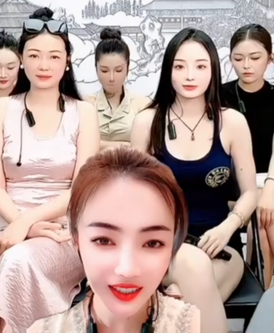 真没亲嘴,仙洋自曝假CP陆倩不是老板娘,祁天道直播痛哭飙歌,徒弟憋笑抢戏(图1)