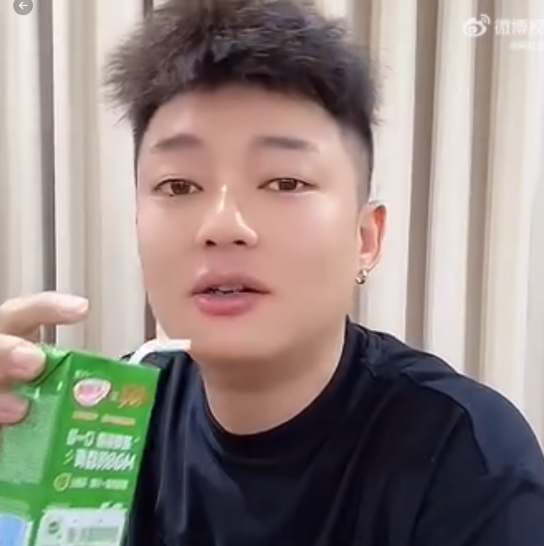 刘二狗十周年,伽柏哥登台发言!宇文泡婉拒刘二狗活动,与818关系敏感(图5)