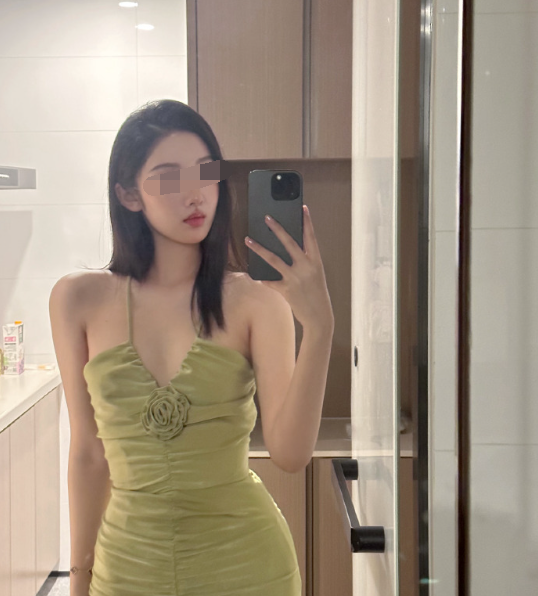 都美竹再陷争议！粉丝冰姐控诉被骗20万，本人回应“问心无愧”(图1)