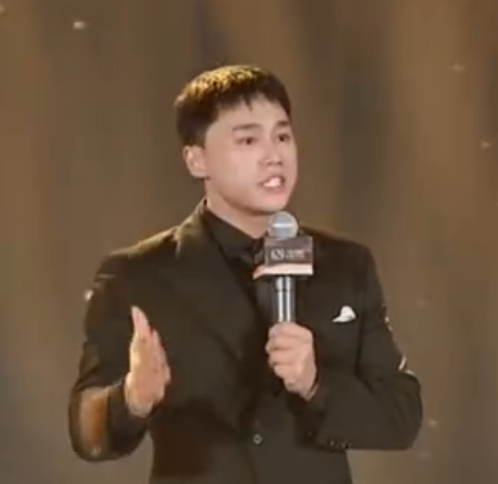 方丈前妻杜凤罕见现身直播间！网友：迟早复婚！刘二狗宣布：629永久取消师徒制(图4)