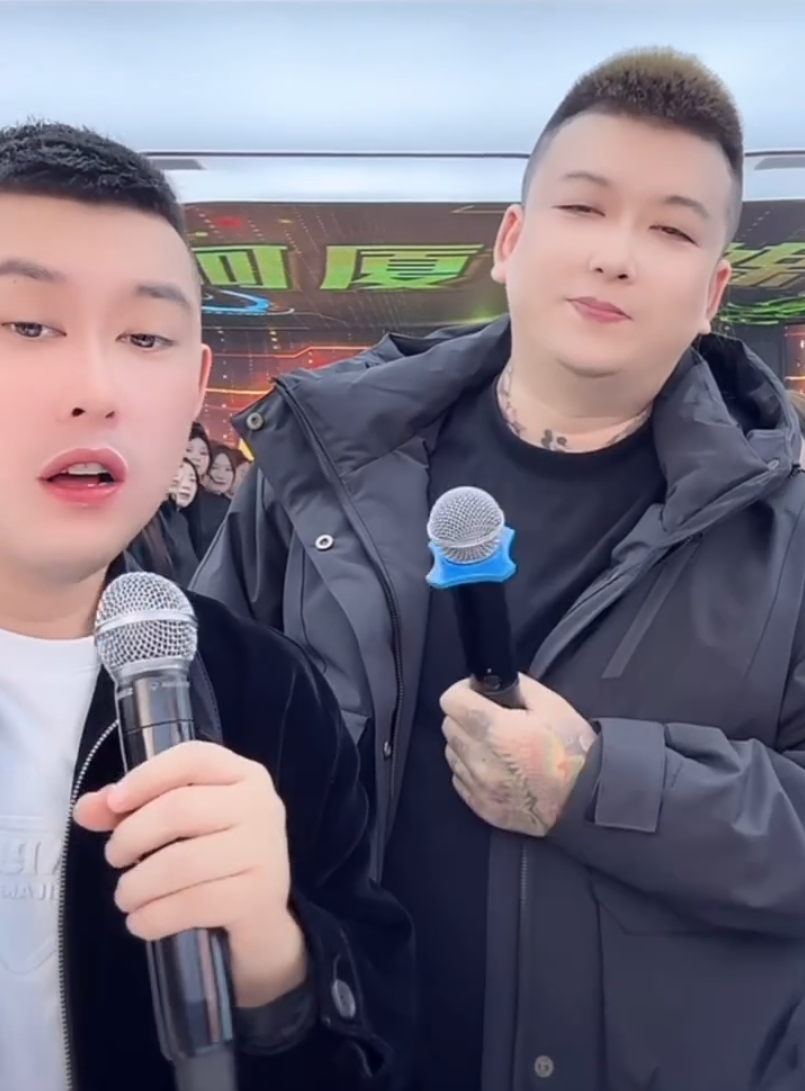 天津李四和阿厦七年恩怨一笑解，再骂人举报你，小根警告祁天道粉丝(图1)