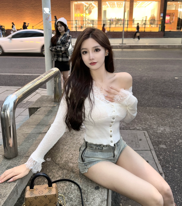 没有工作却有钱花?女主播被怀疑干不当职业,大学靠直播赚生活费(图1)