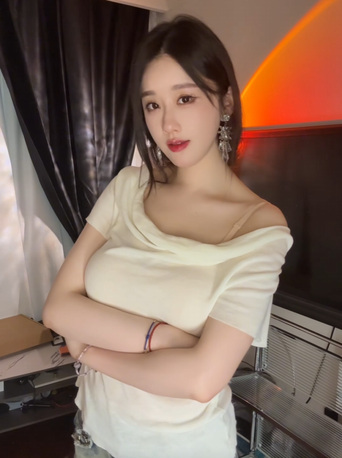 已和解轩子重回虎牙!“深夜女友”回家的诱惑,她能否再创辉煌?(图4)