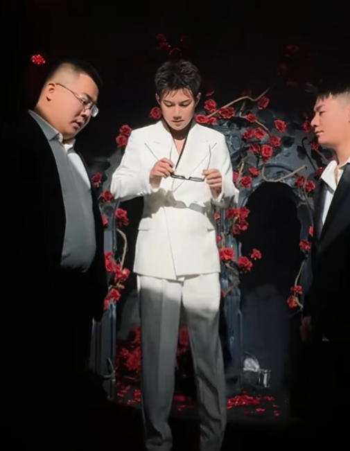 阿哲生日大咖云集，红杏曝阿哲抽成80%被拿走？幕后老板反转？(图5)