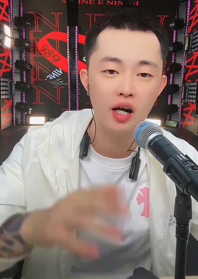 猫妹妹退网是“保命选择”?驴姐犀利点评,巴扎黑自称互联网只佩服三人(图4)