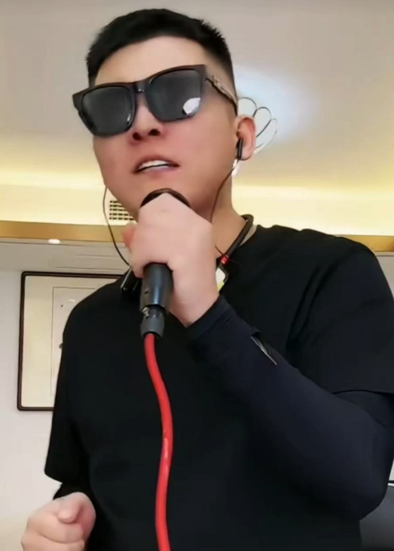 赵本山女儿球球回应为何不做明星？刘一手携新公司蓄势回归KS直播？(图4)