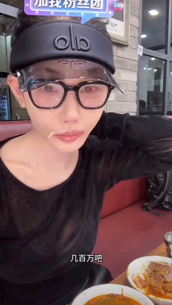 旺仔小乔被多平台禁言禁止关注，女网红薛小婉称整容花费几百万？(图1)