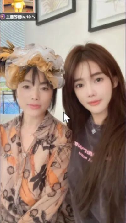 芮甜甜晒母女照，妈妈也是大美女！小小呵参加唱歌比赛获高分(图4)