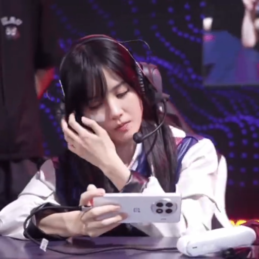 井川里予线下封神？电竞文女主活了！娜美回应参加“老恩师”仙洋活动(图2)