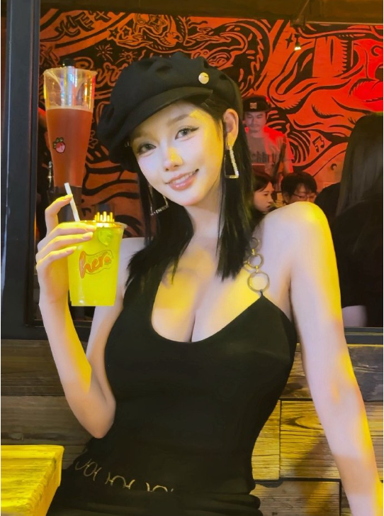 米娜续约重回斗鱼，舞蹈区又“活”了，粉丝喊话超管：别再针对她(图7)