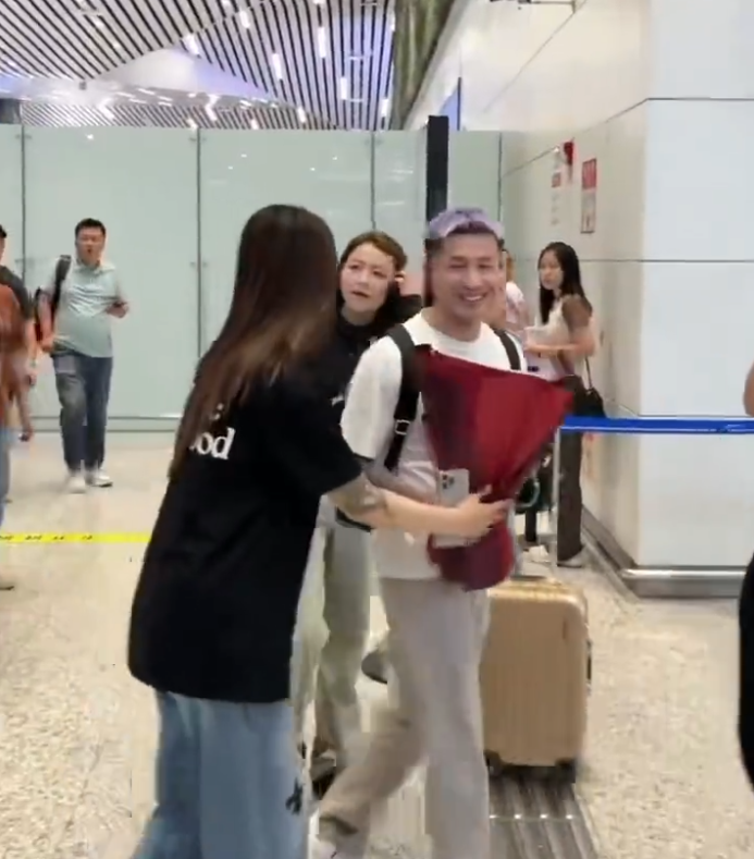 6年恩怨终和解！仙洋娜美机场泪崩重逢，柚子君回应王杉杉嫌提成高(图4)