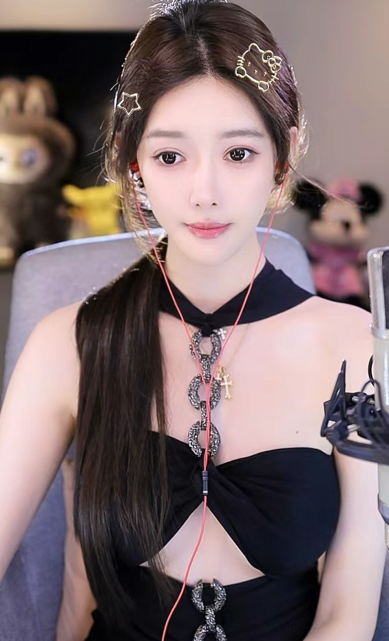 芮甜甜爆DY全是“虚假繁荣”，自曝即将移居香港！过气网红？天佑回应为何不在KS直播聊天了(图1)