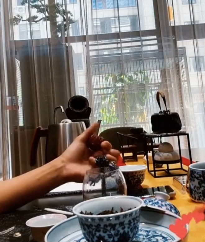 芮甜甜爆DY全是“虚假繁荣”，自曝即将移居香港！过气网红？天佑回应为何不在KS直播聊天了(图4)