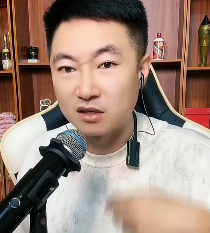 九天回忆和老利关系破裂的起因！遭礼物绑架，阿哲深夜拍桌破防(图2)