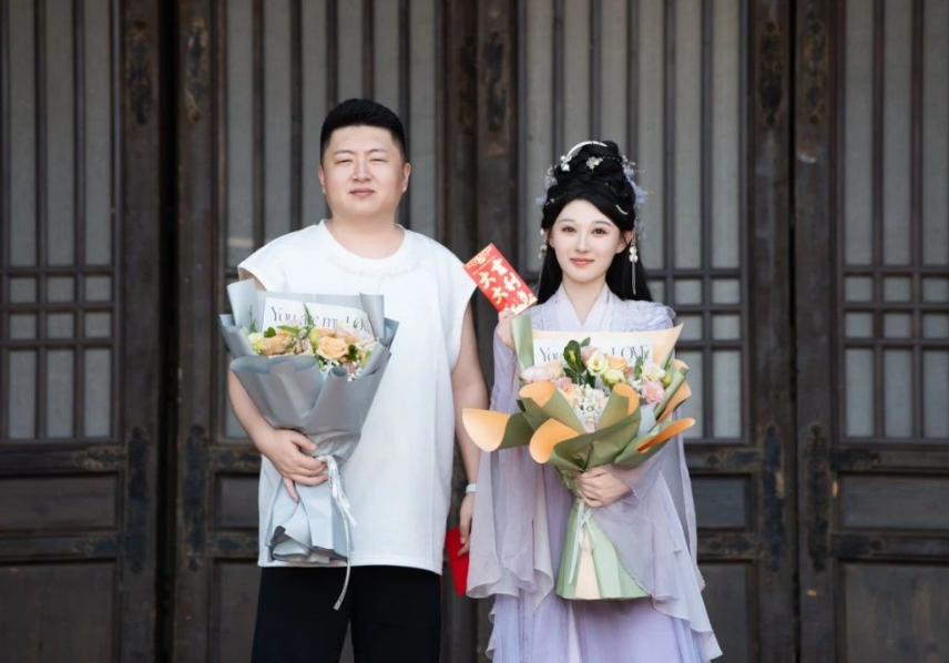 米哆签约虎娱首秀，小洲演反派学狗叫，YY新短剧《本尊在此》上线(图7)