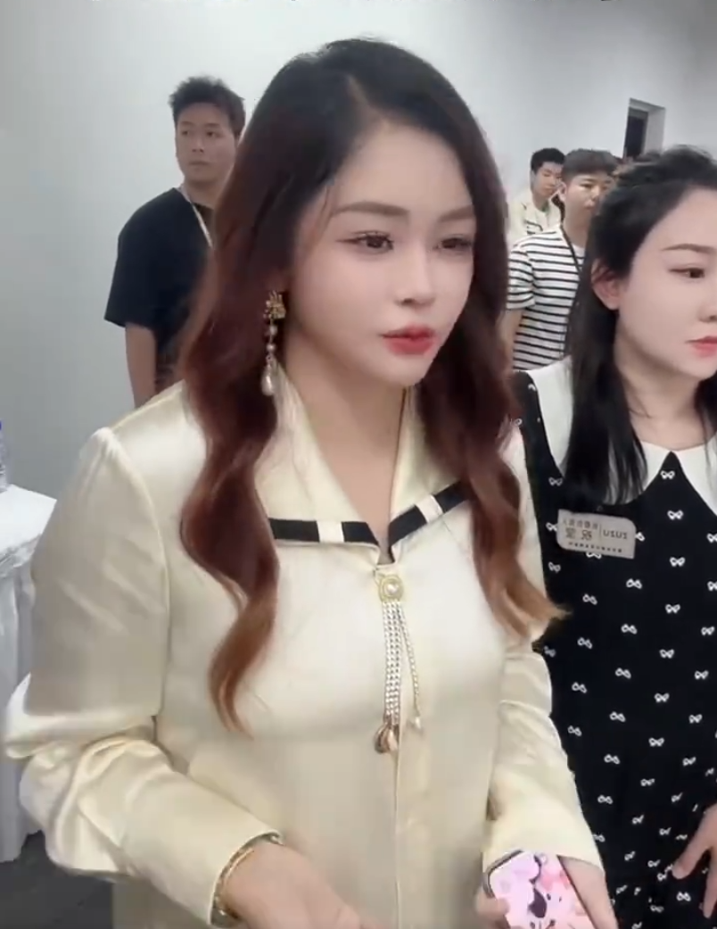 与初瑞雪对点开播?太原老葛向官方表忠心,韩安冉回应三胎引产质疑(图3)