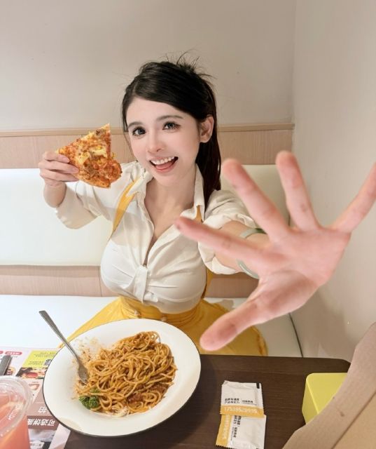 努力了真的做不到，狗头萝莉坦言一直在“伪装”，或将重回老本行(图1)