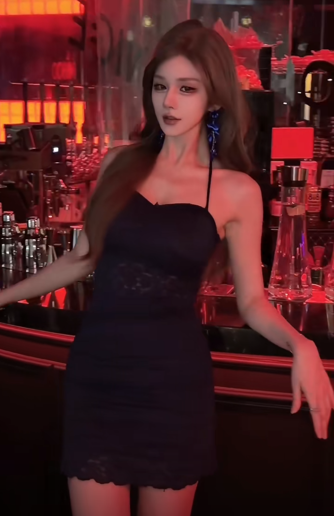 美女主播爆料:同行直播干不下去,有人已经回去“端果盘'”了!(图1)