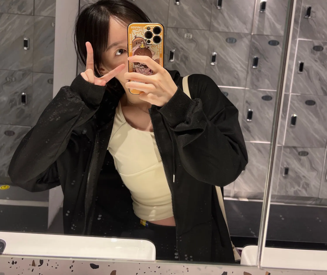 不会再打开斗鱼了，女主播真栗含泪宣布退鱼，与粉丝合影告别(图2)