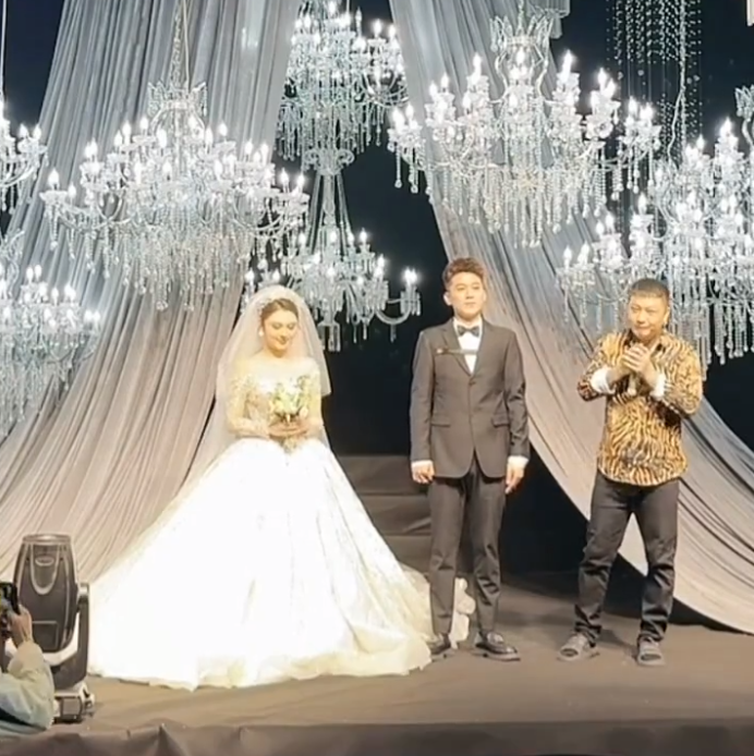 祁天道大舞台被拆，回应不干了还做户外，方丈给谭淼淼婚礼作证婚人(图2)