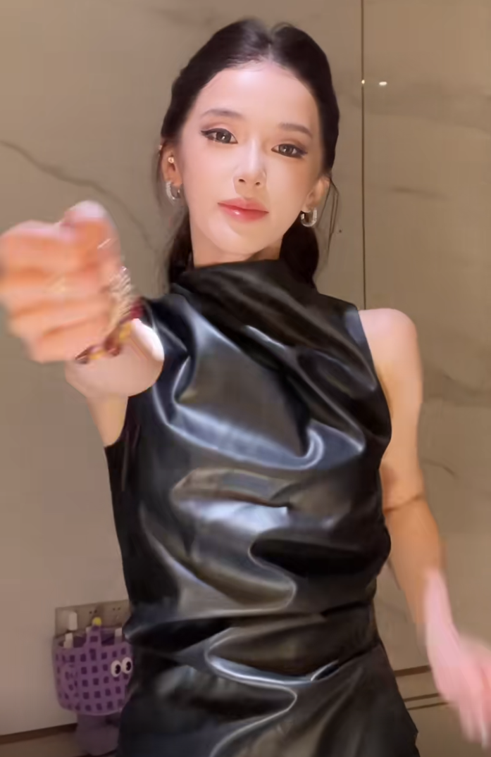 颜值与才华并存,600万粉丝网红“迅猛龙特蕾莎”考上复旦MBA(图2)