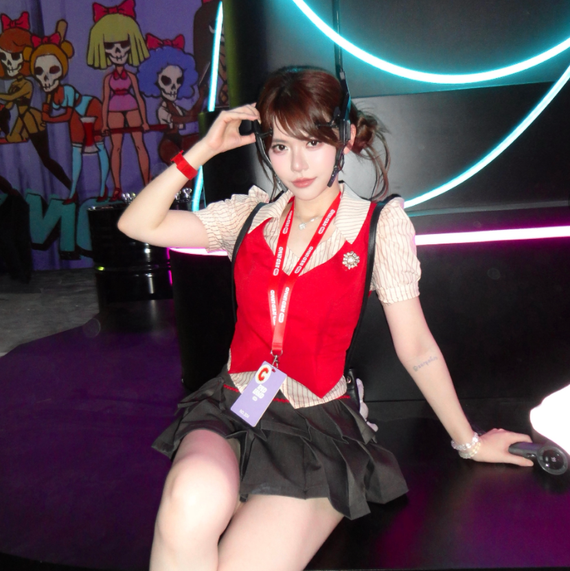 赚的钱全花光！周淑怡直言不婚不育，老了找小男生给他买法拉利(图1)