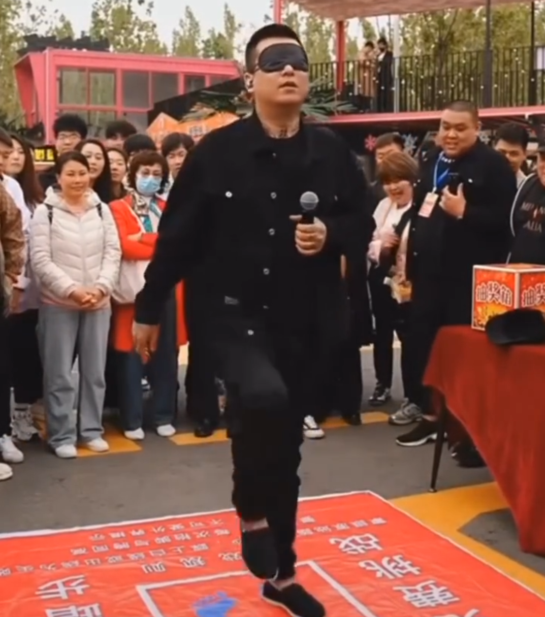 “走街”户外直播到头了，祁天道转型做大舞台，场地就位即将开搞(图2)