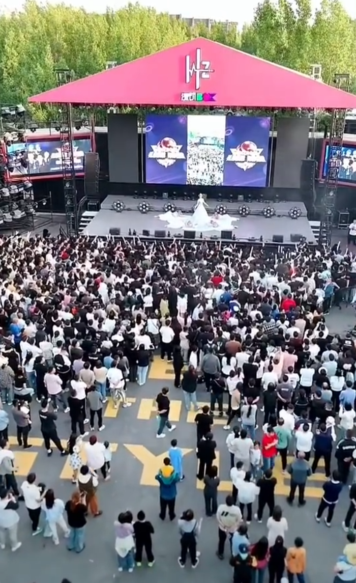 李四大舞台完美落幕，非常成功！“半吨兄弟”是天津李四徒弟？(图1)