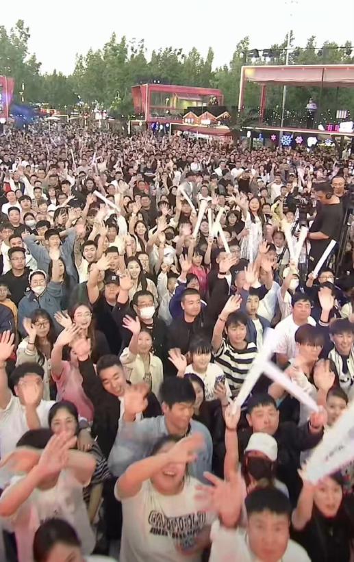 李四大舞台完美落幕，非常成功！“半吨兄弟”是天津李四徒弟？(图6)