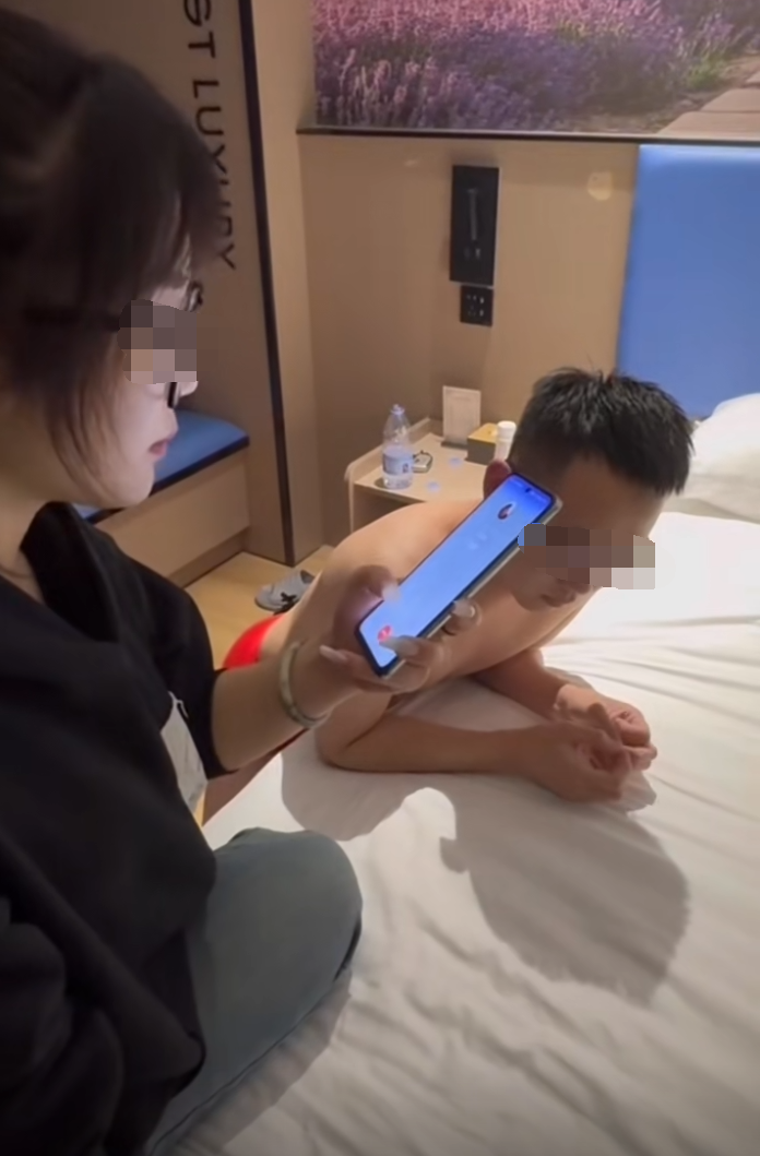 红裤衩哥被抓现行，闺蜜拍视频发到网络，“巴掌姐”结局被拘赔钱(图5)