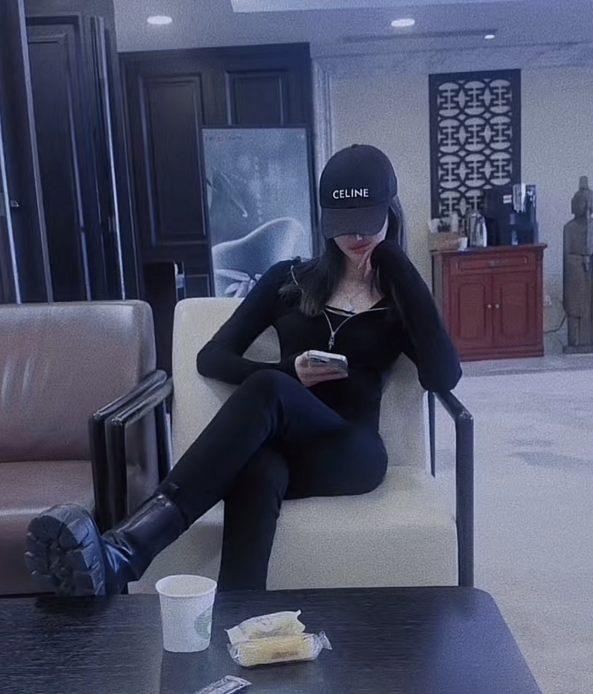 百万锹高攀了，朦朦姐送别墅婚房？小洲盘点被挖走的神豪(图1)